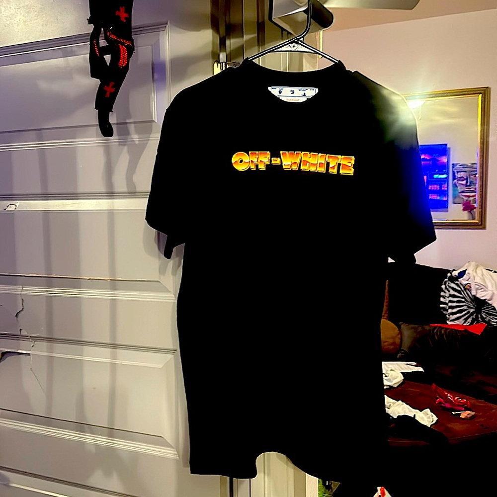 Men’s OFF WHITE tshirt. Brand new with tags!